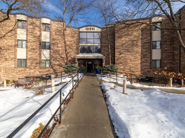 10441 Greenbrier Rd APT 120, Minnetonka, MN 55305