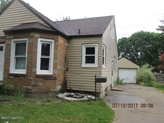2nd image of 39 Lemyra St SE