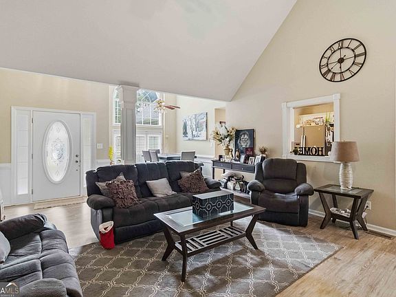 4th image of 820 Clifton Rdg