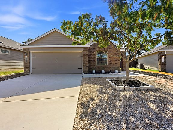 2nd image of 32116 Macey Oak
