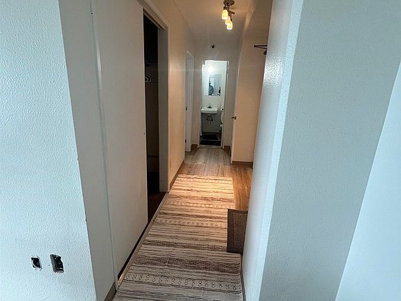 3rd image of 2415 Hemlock Ave