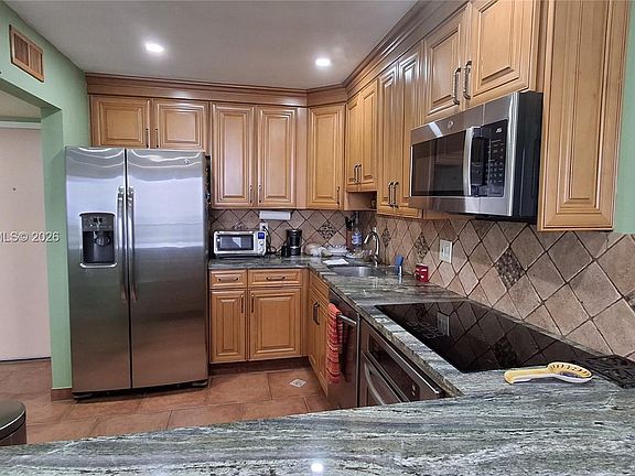 4th image of 13499 Biscayne Blvd #Penthouse 1712