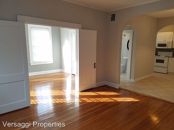 3rd image of 511 S Westland Ave APT 02