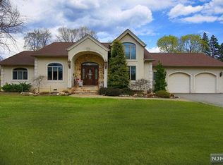 321 Continental Ave, Paramus, NJ 07652