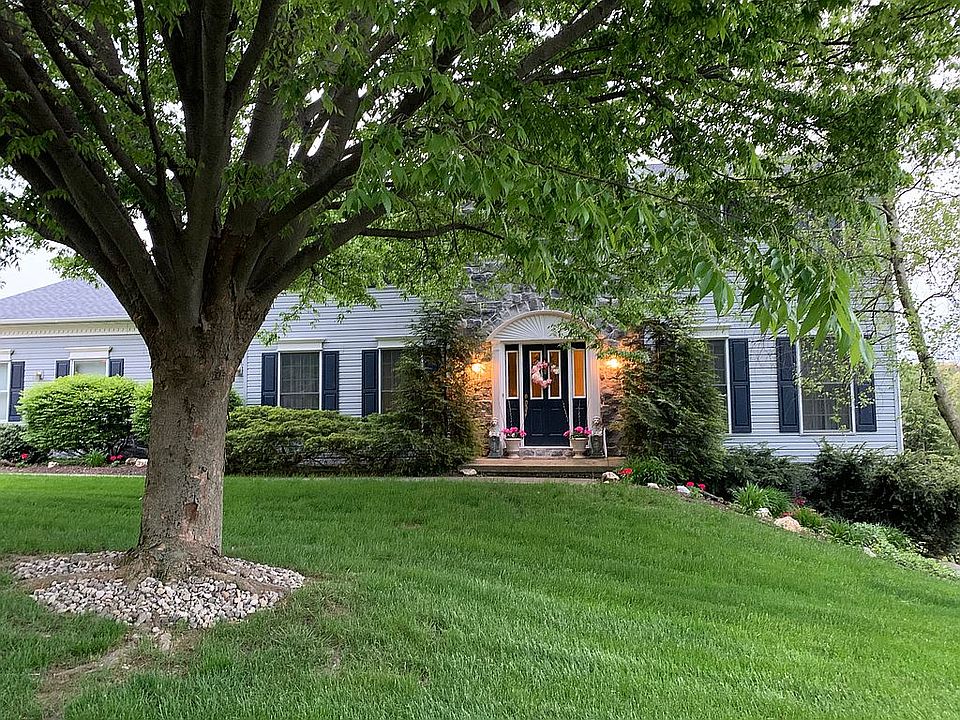 2nd image of 821 Paddington Dr