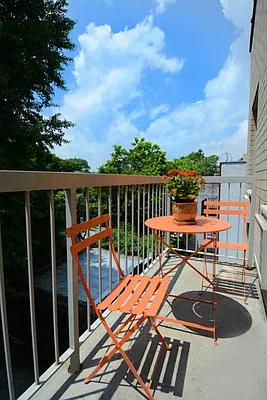 Sold by Brooklyn Bridge | media 16