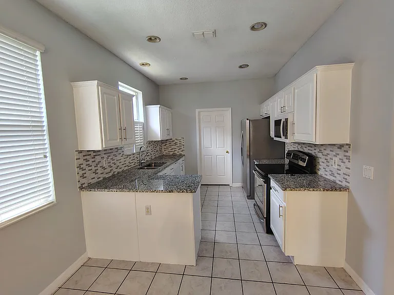 2605 Southpointe Ct — Photo 3