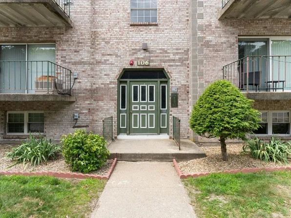 106 Oak Ln APT 3, Brockton, MA 02301