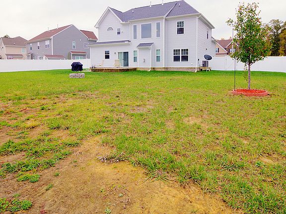 3rd image of 816 Evelyn Way