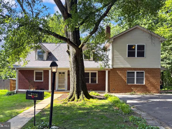 1111 Kennedy St, Falls Church, VA 22046
