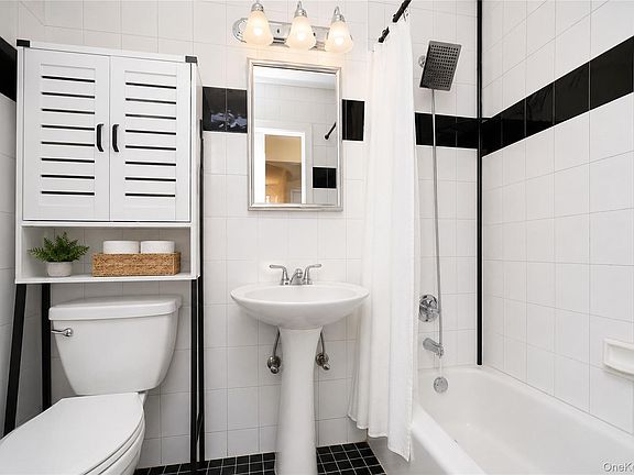 5th image of 76 Dongan Avenue