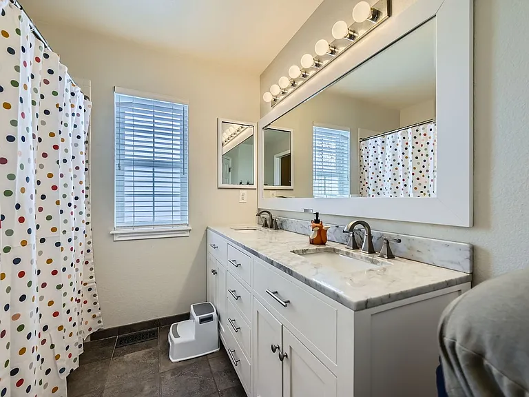 2524 Lexington St — Photo 20