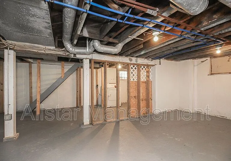 1562 Huguelet St — Photo 27