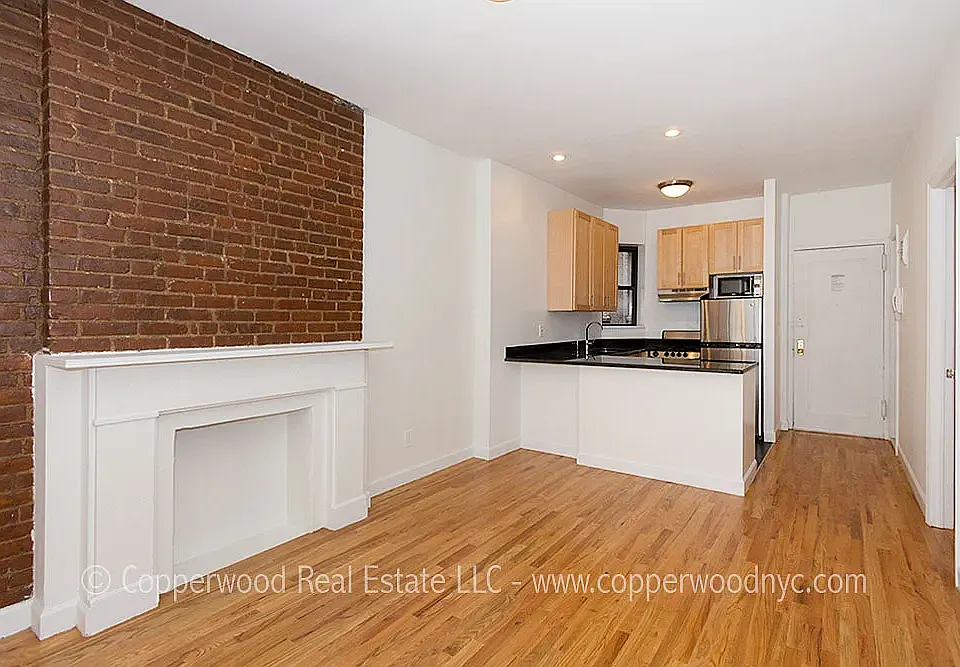 172 E 82nd St #4B