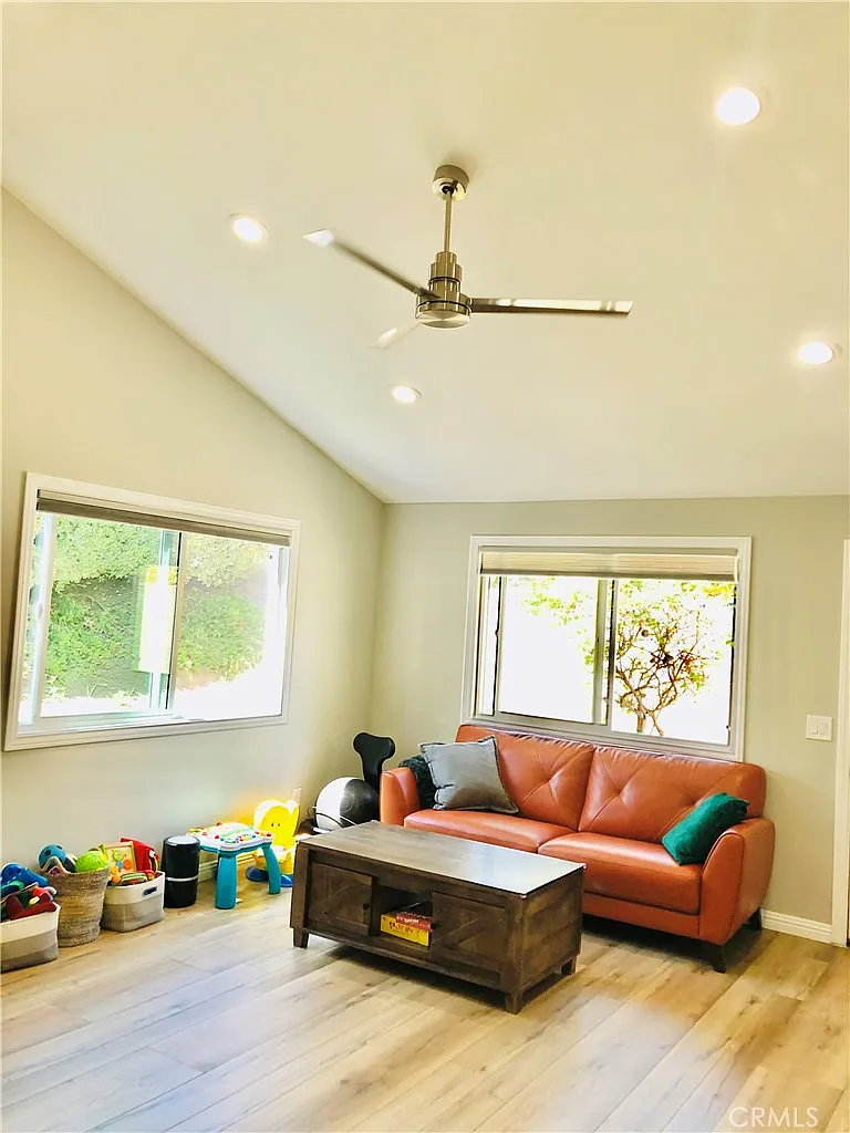 2 bed, 1166 sqft, $3,400 — Photo 2