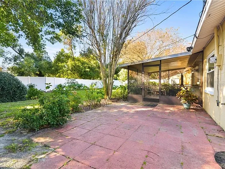 618 Burke St — Photo 24