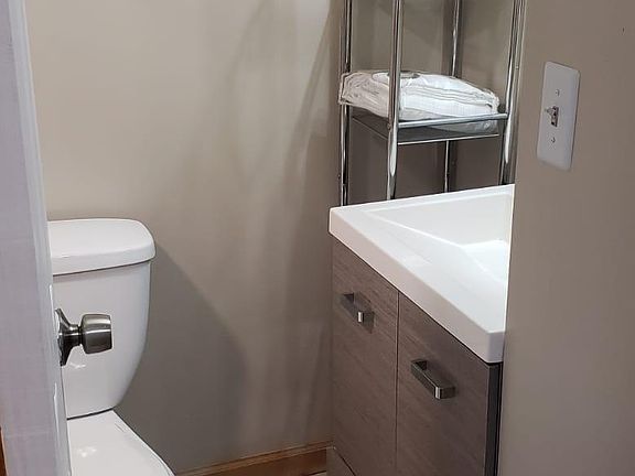 3rd image of 108 Stuyvesant Dr