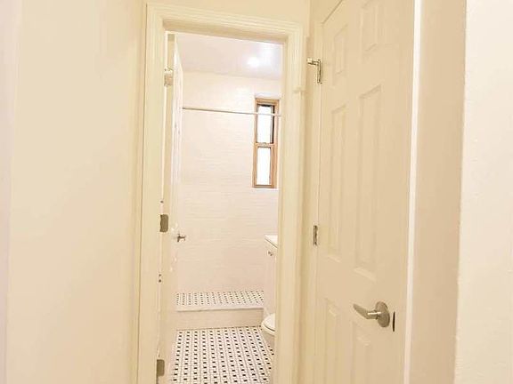 5th image of 404 E 65th St APT 4F