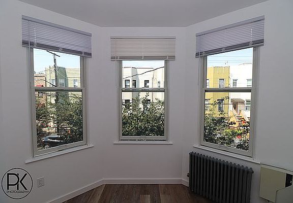 2nd image of 66 Hausman St #2