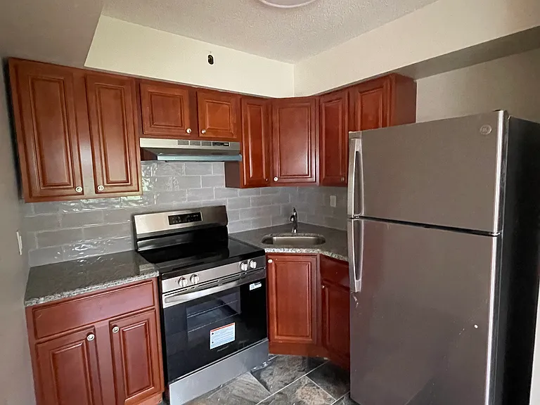 53 Sheridan Ave #2D — Photo 2