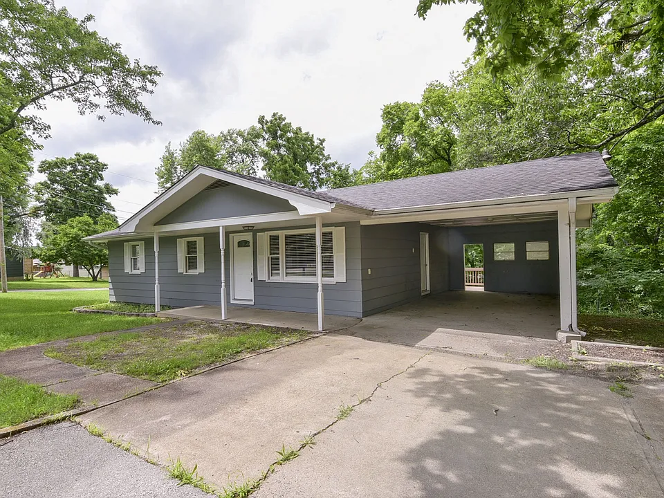 1137 W Main St