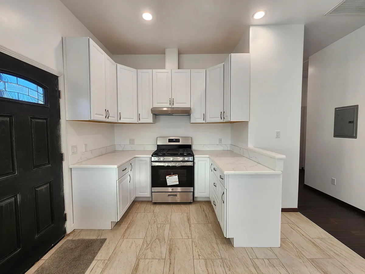 Building Photo - 7744 Vineland Ave
