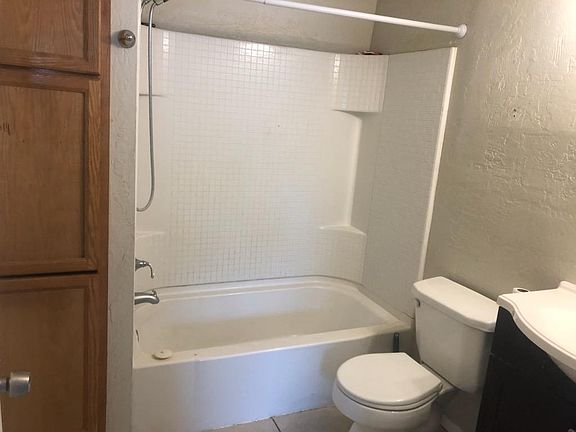 3rd image of 1060 Jasmine Dr