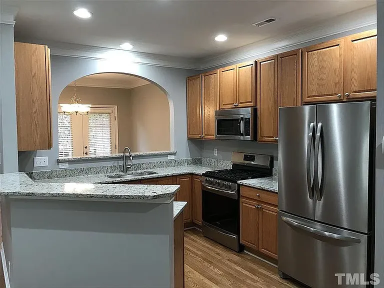 834 Saratoga Dr — Photo 5