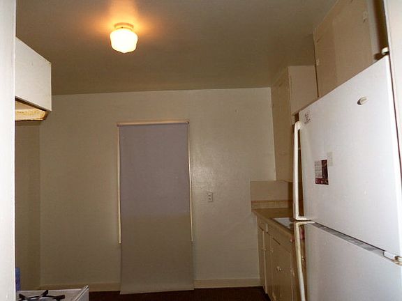4th image of 310 E Antonio St
