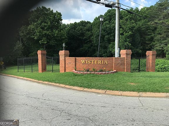 2nd image of 275 Wisteria Blvd