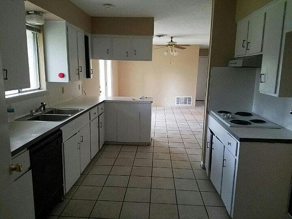 3rd image of 123 Grace Dr