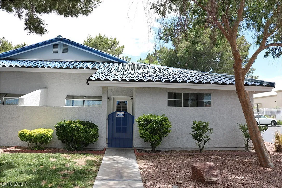 2110 Bavington Dr Unit A — Photo 1