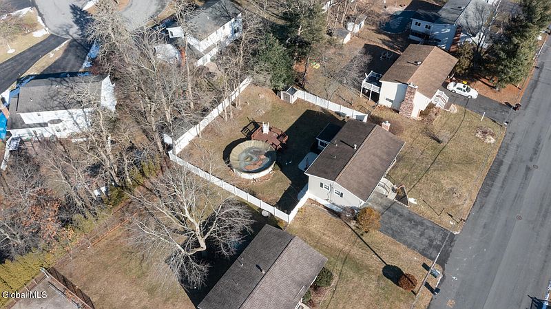 4th image of 12 Gaslight Drive