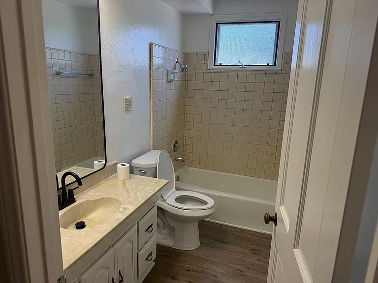 325 N Vermont Ave — Photo 11