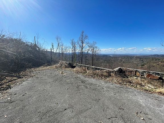 2nd image of 815 Kings Way
