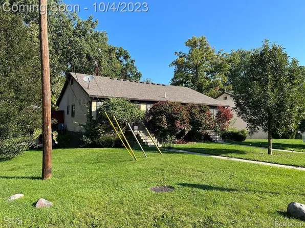 7533 River Vista St, Utica, MI 48317