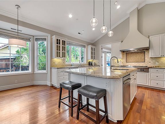 3rd image of 2120 Stockbridge Ave