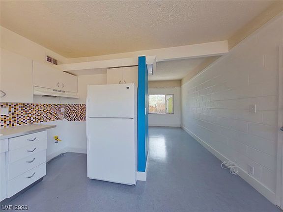 3rd image of 1304 Phillips Ave #1304