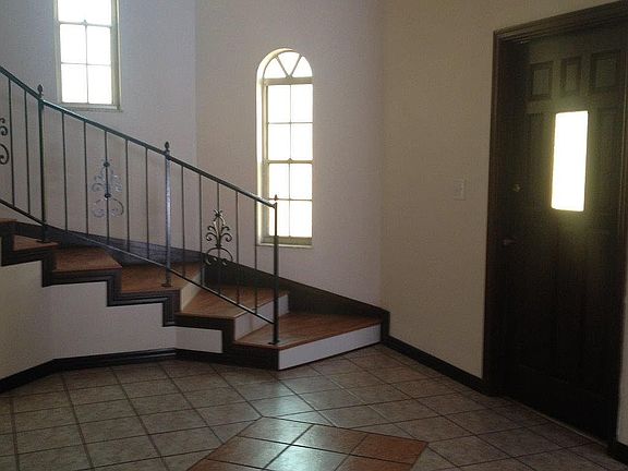 3rd image of 3042 N Stewart St