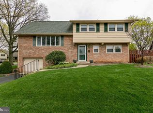 1112 Whitfield Ct, West Lawn, PA 19609