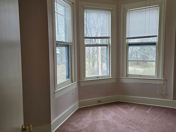 5th image of 27 Pine St #B