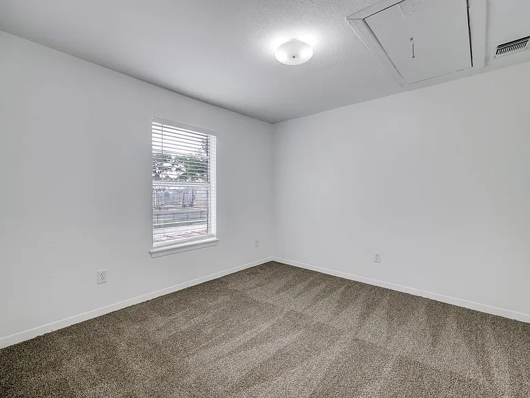 5906 Golden Forest Dr — Photo 11