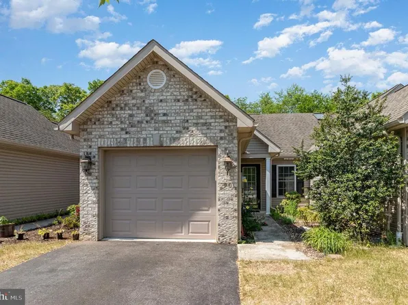 90 Keswick Dr, Mechanicsburg, PA 17050