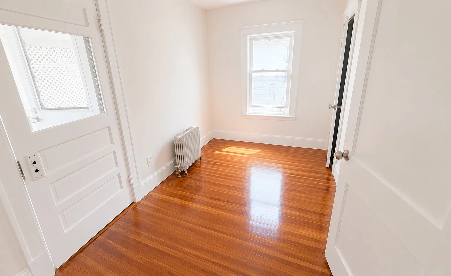 3 bed, 1300 sqft, $3,200 — Photo 3