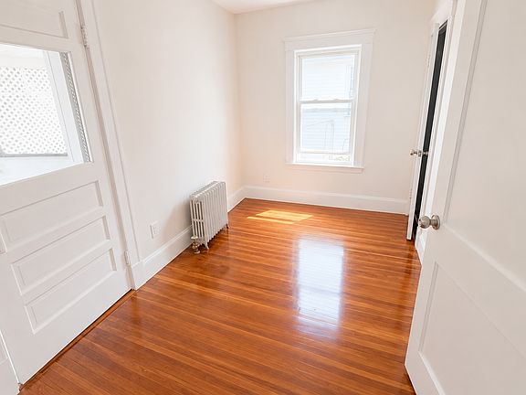 3rd image of 17-19 Lowe St #2