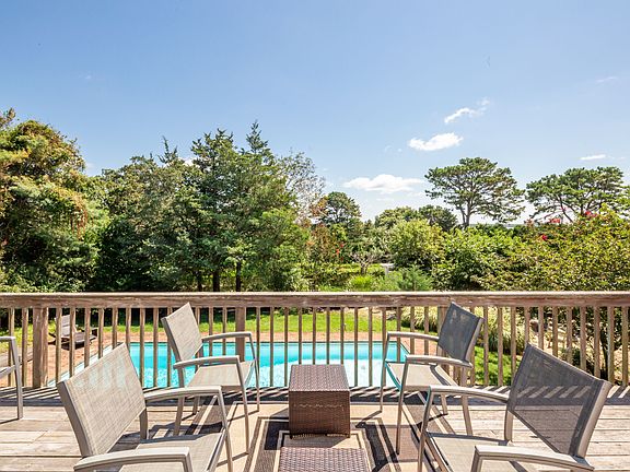 5th image of 14 Sandringham Ln