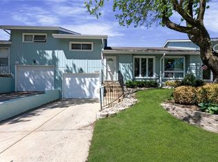 6525 W 49th St, Mission, KS 66202