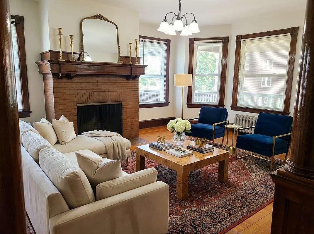 3 bed, 1.0 bath, 1600 sqft, $2,150 — Photo 2