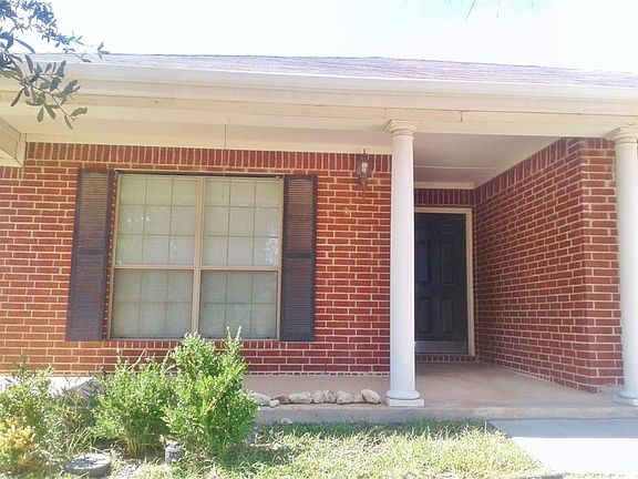 3rd image of 1205 Pepperidge Ln