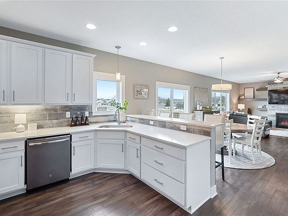 3rd image of 405 Lost Lake Dr